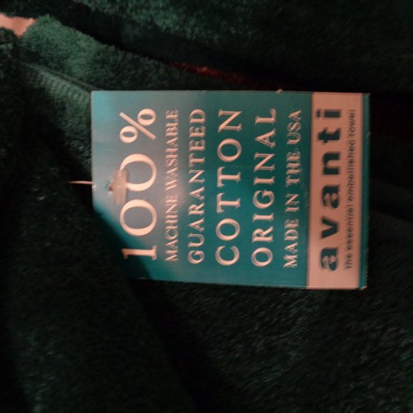 Hunter green and gold towel set NWT 2 bath towels, 1 hand towel, 2 fingertip - Picture 2 of 3